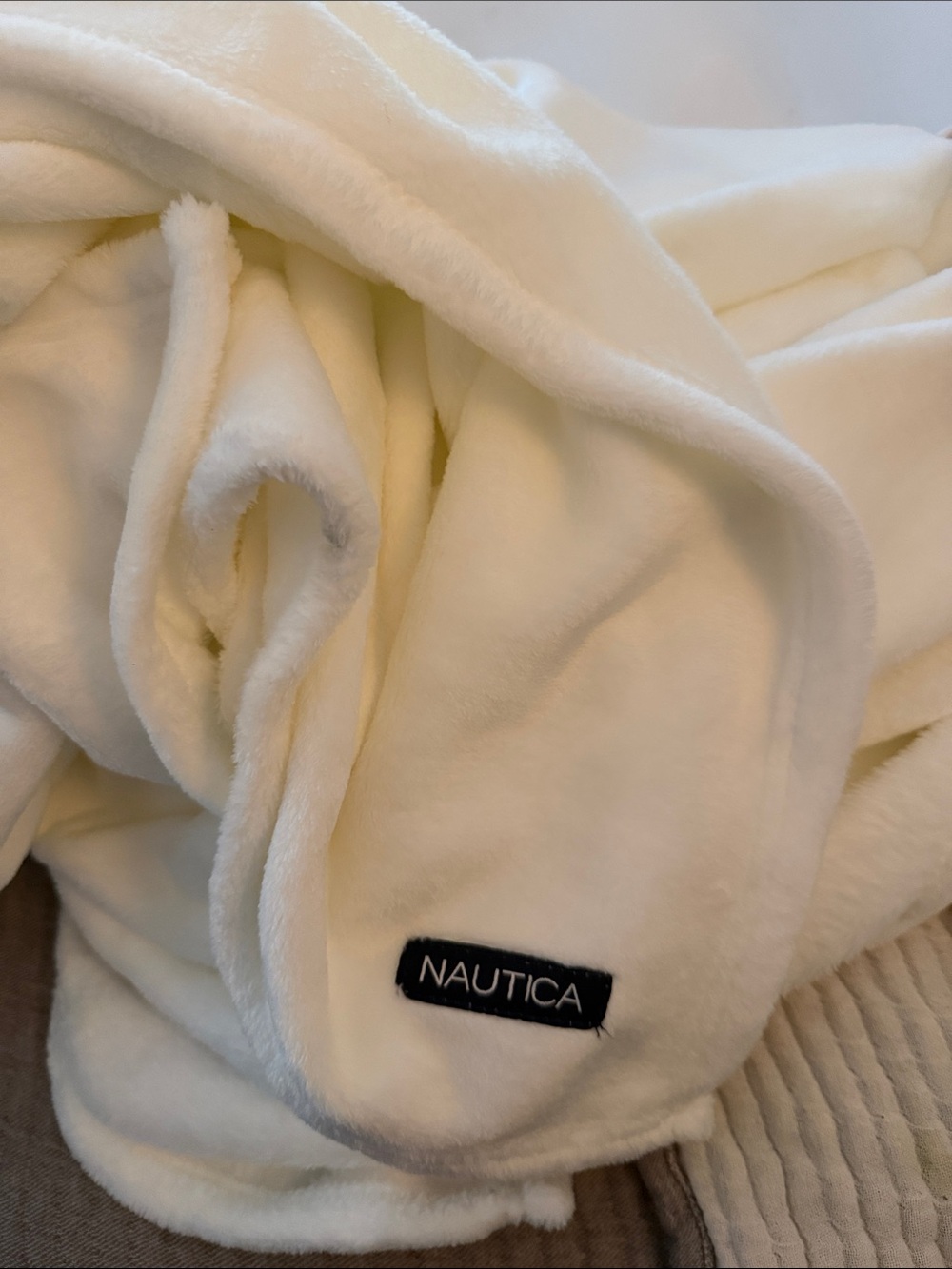 NWOT Nautica White Plush Fleece Twin Blanket with Logo Patch